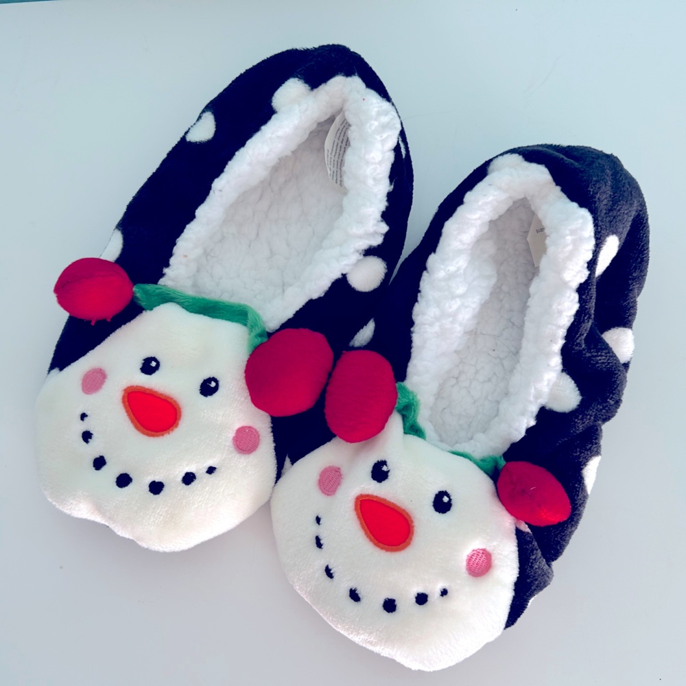 Kids size large / or women’s size 5ish snowman slippers